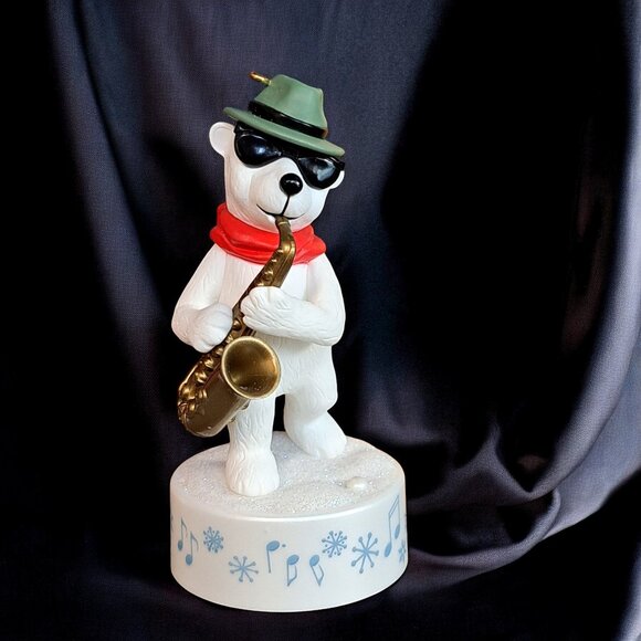 Hallmark Ornament 2021 - Musical Stylin' Saxophone Bear - Picture 9 of 9